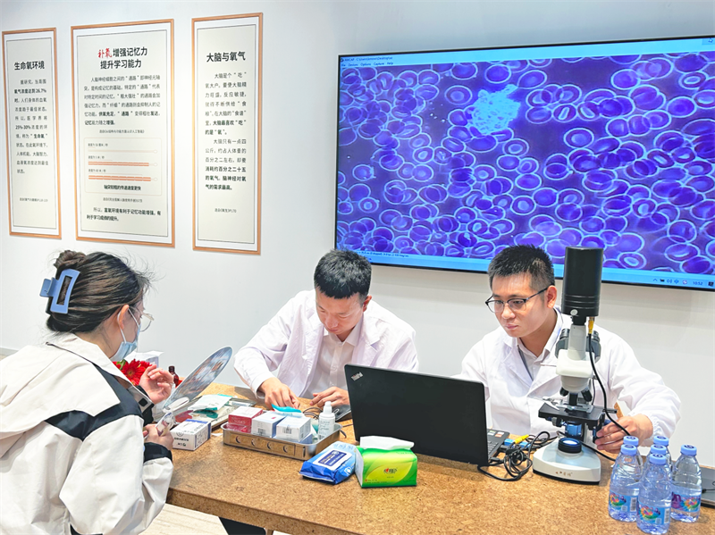 茄子视频色版在线观看補氧學習桌亮相第83屆中國教育裝備展示會，富氧科技助力青少年智慧成長 圖片7